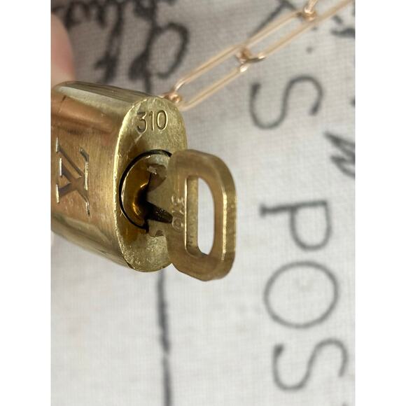 B27 Louis Vuitton Lock And Key 310 Necklace Pendant Iconic Statement Coquette - Picture 6 of 7